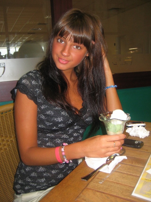 Very sexy and tanned brunette serie 166