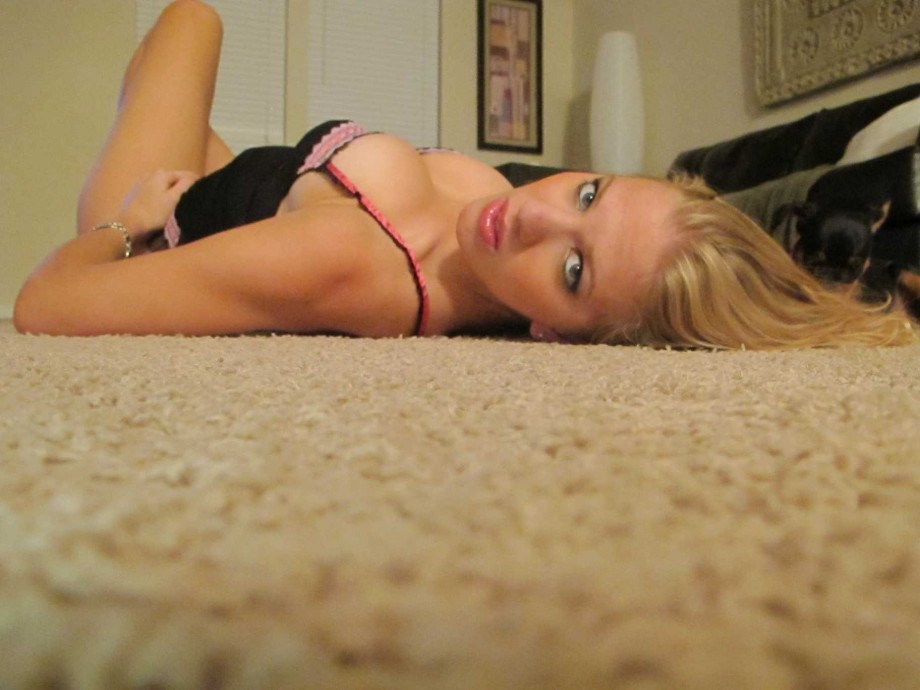 Selfpics blonde girl nude and lingerie