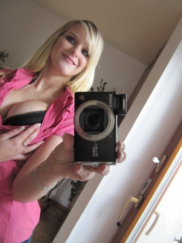 Blonde beauty selfshot in the mirror