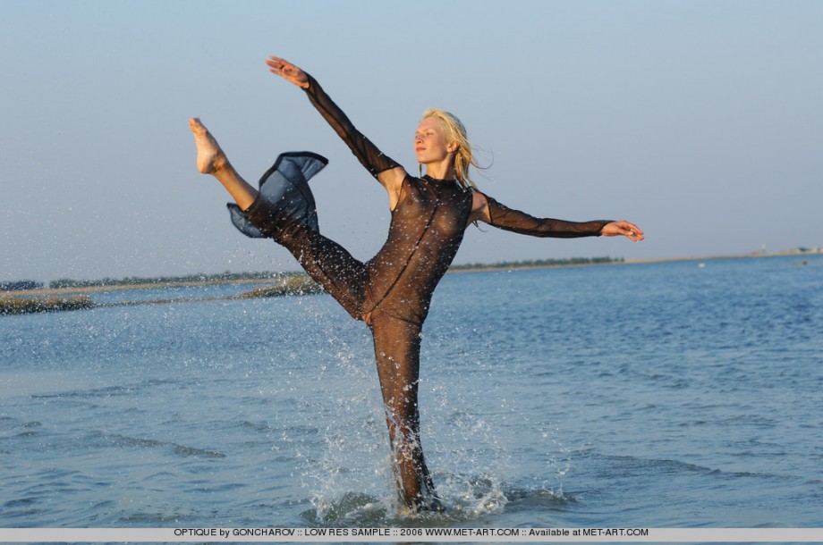 Stretching in the sea