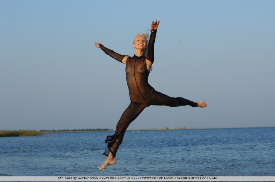 Stretching in the sea