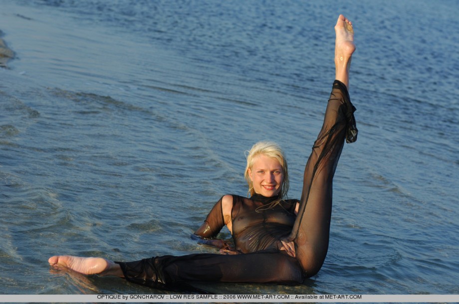 Stretching in the sea