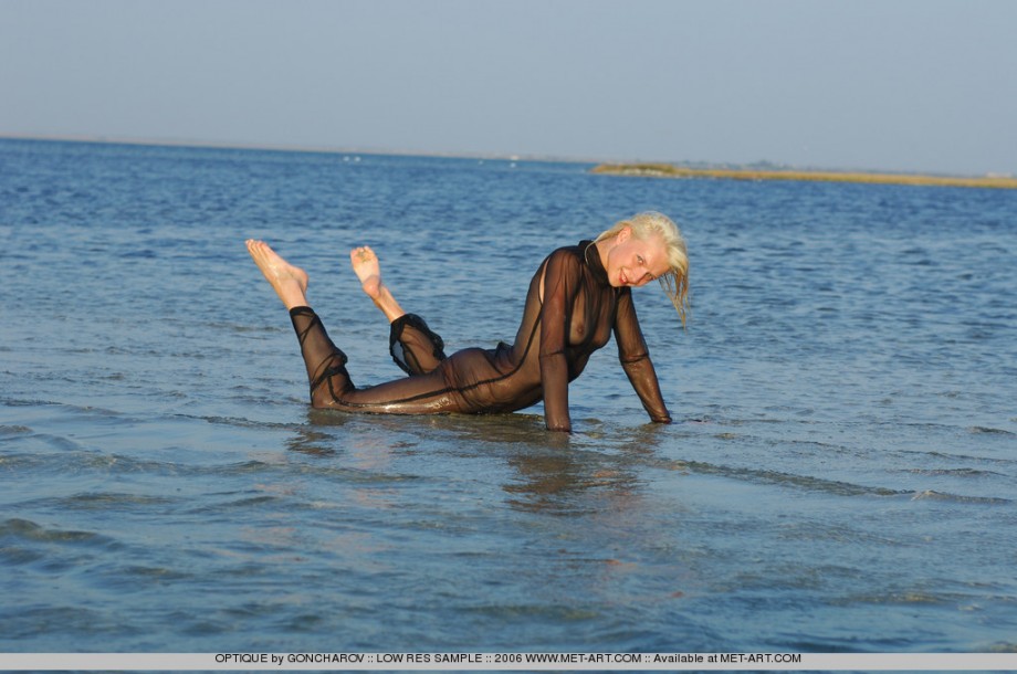 Stretching in the sea