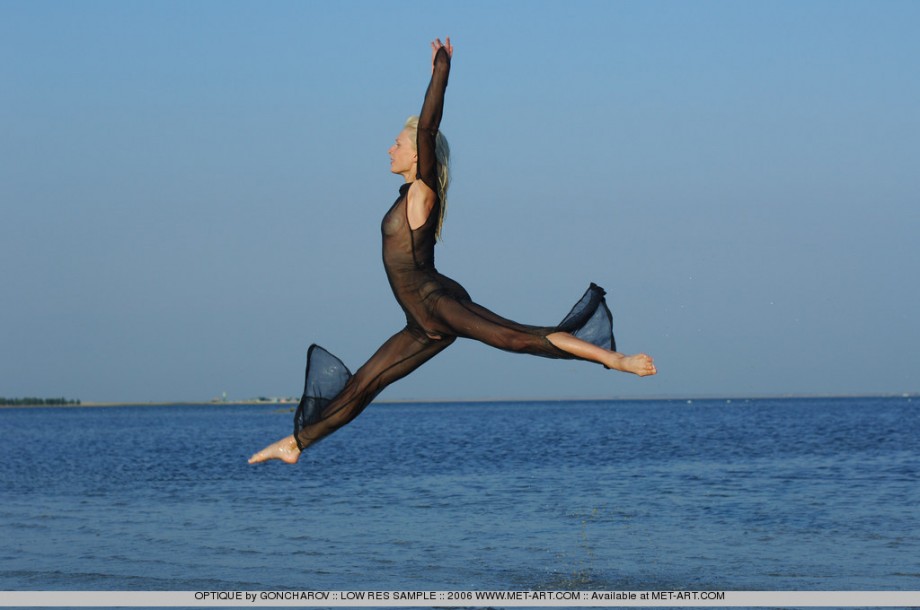 Stretching in the sea