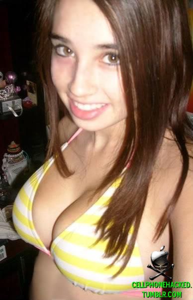 A busty teen bombshell took some sexy selfpics 