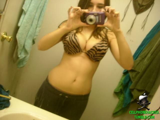 A busty teen bombshell took some sexy selfpics 