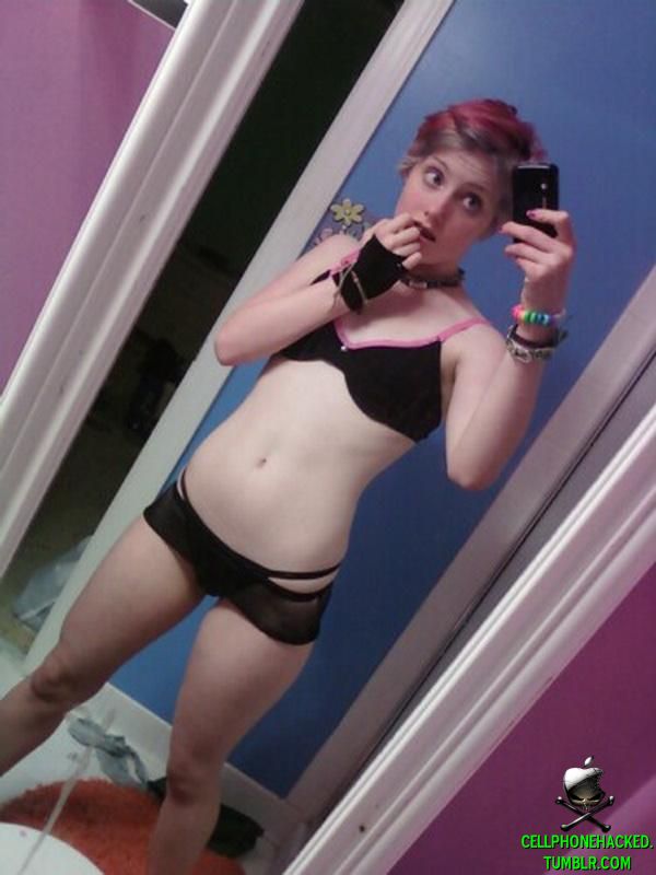 Horny emo teen girlfriend poses for some selfpics