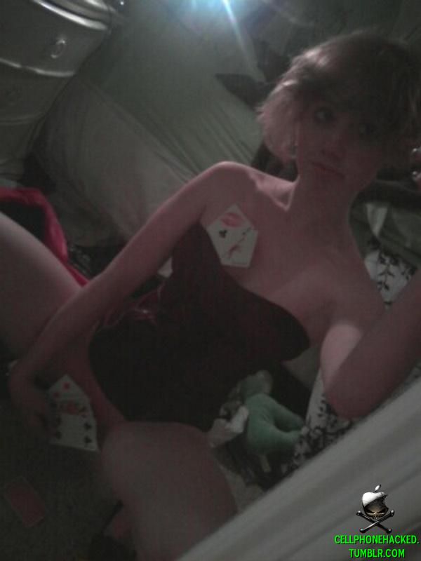 Horny emo teen girlfriend poses for some selfpics