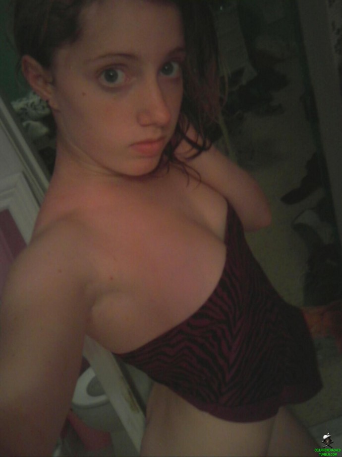 This horny emo teen girlfriend poses for some selfpics