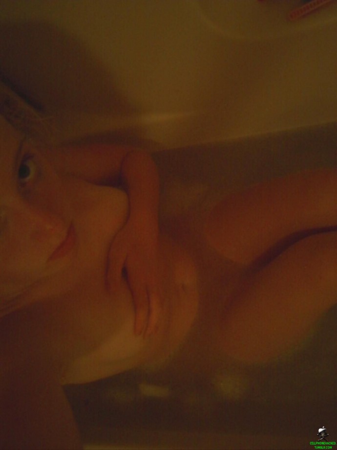 This horny emo teen girlfriend poses for some selfpics