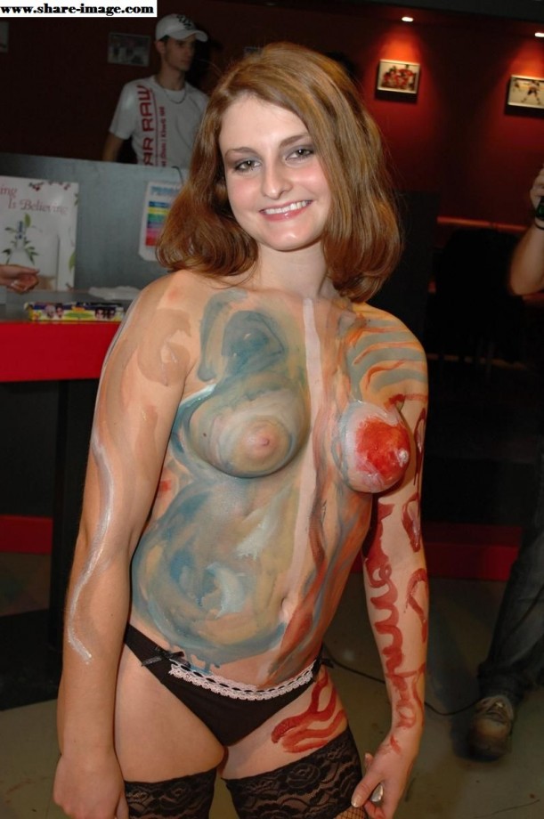 Party girls - bodypainting in disco club