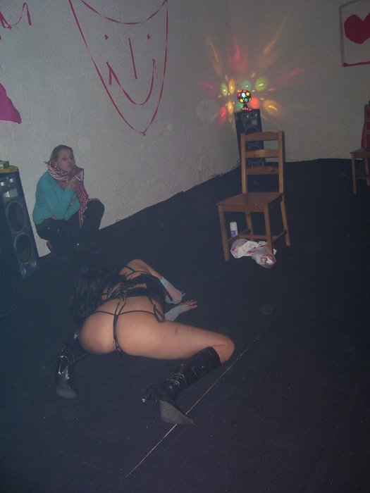 Party girls - valentine striptease and bodypainting