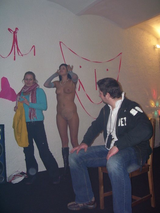 Party girls - valentine striptease and bodypainting
