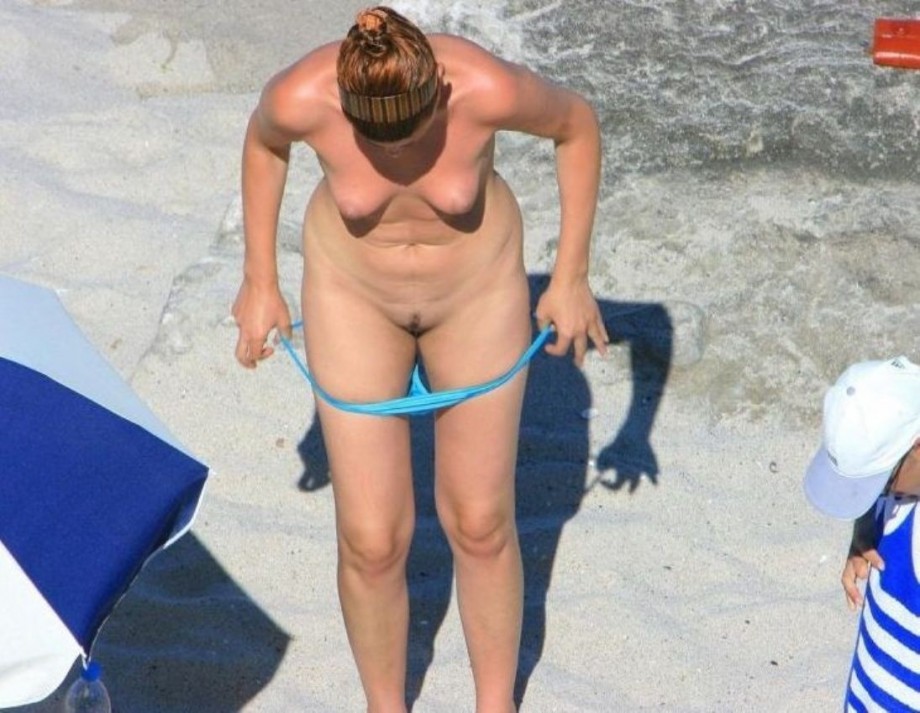 Beach voyeur - 56 - changing on the beach