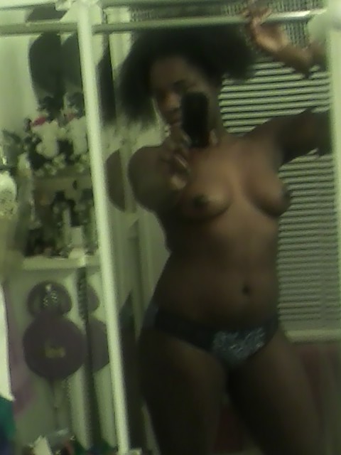 Ebony whore self-shooter