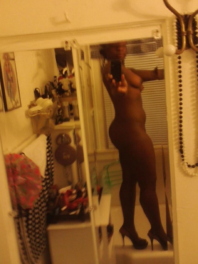 Ebony whore self-shooter