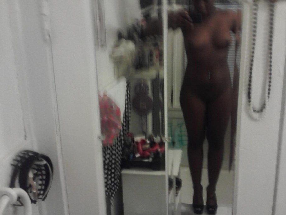 Ebony whore self-shooter