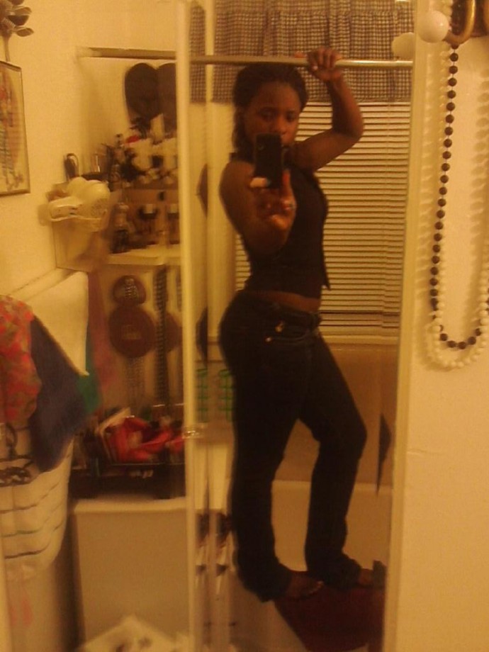 Ebony whore self-shooter