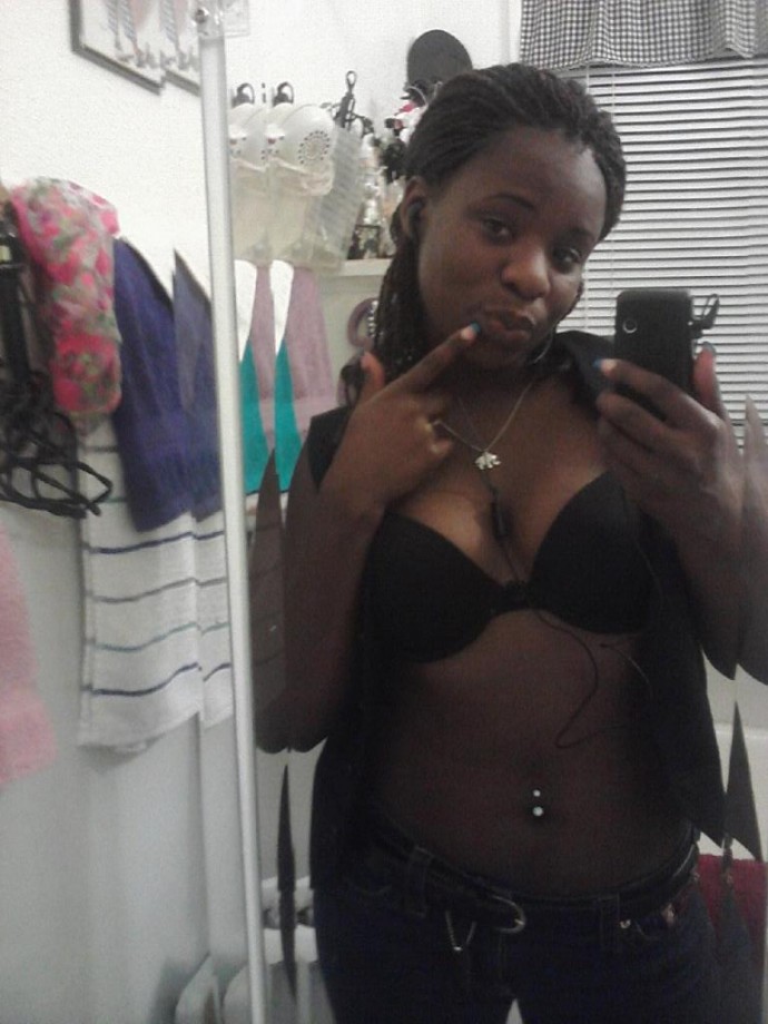 Ebony whore self-shooter