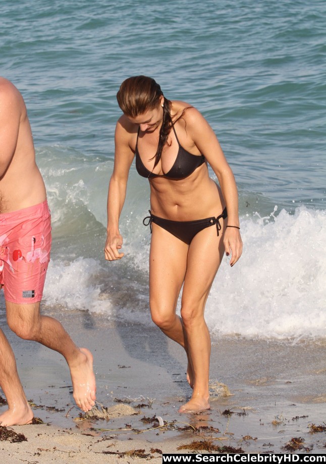 Kate walsh bikini pokies - celebrity