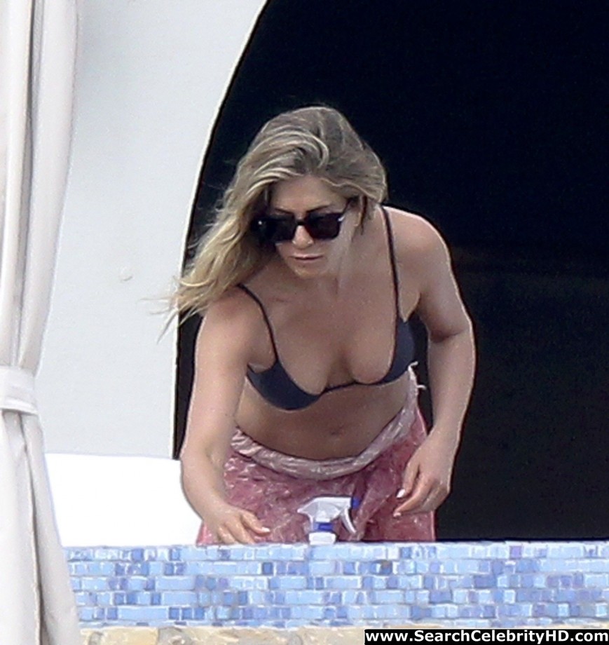 Jennifer aniston - bikini candids in los cabos - celebrity