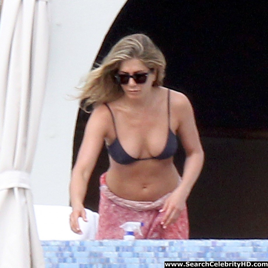 Jennifer aniston - bikini candids in los cabos - celebrity