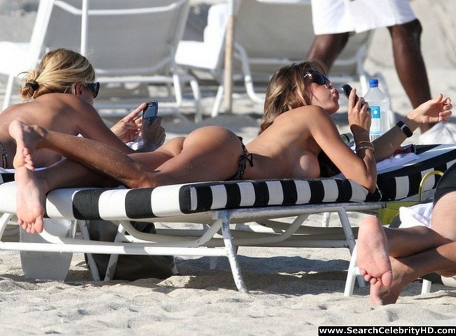 Claudia galanti topless bikini candids on beach in miami - celebrity