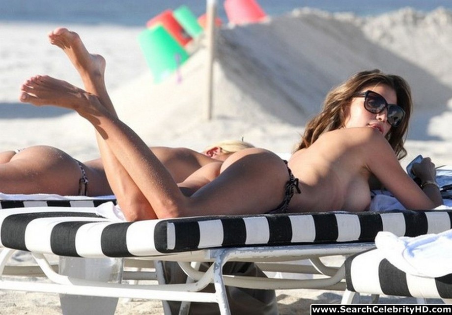 Claudia galanti topless bikini candids on beach in miami - celebrity