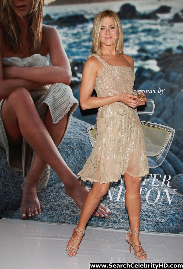Jennifer aniston - fragrance photocall in mexico city - celebrity