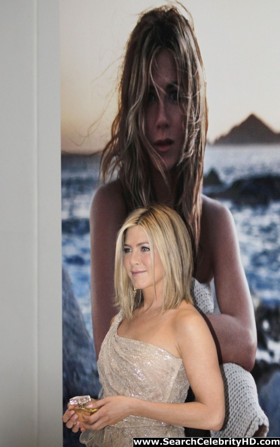 Jennifer aniston - fragrance photocall in mexico city - celebrity