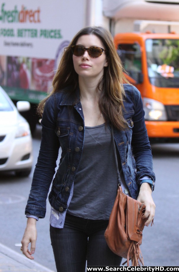 Jessica biel - candids in chelsea - celebrity