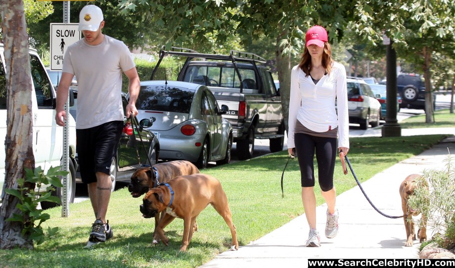 Jessica biel - ass candids in studio city - celebrity