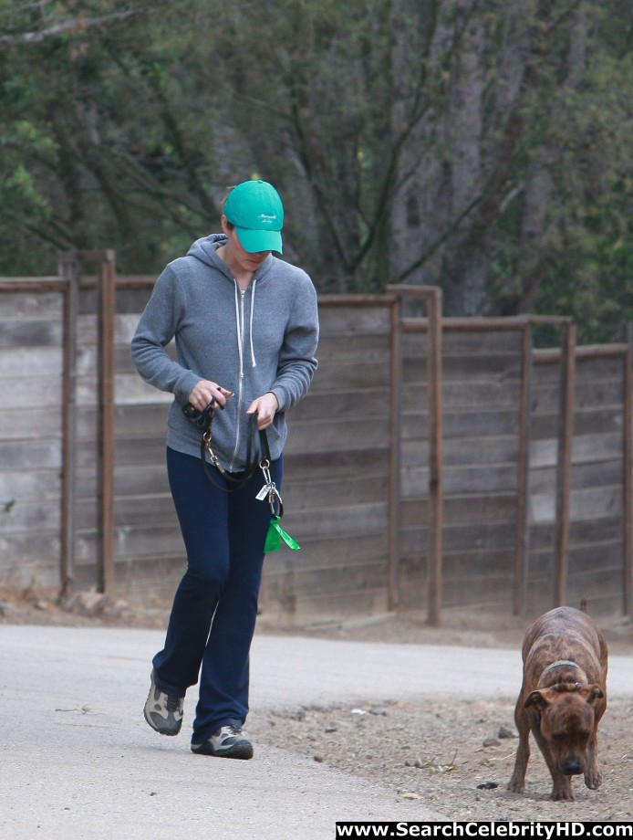 Jessica biel - ass candids at runyon canyon - celebrity