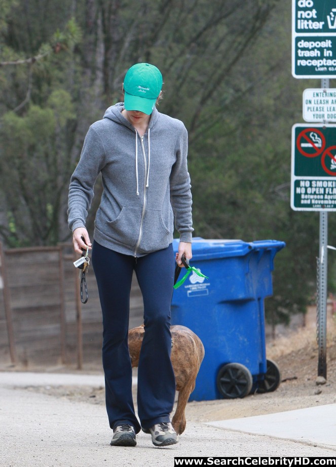 Jessica biel - ass candids at runyon canyon - celebrity