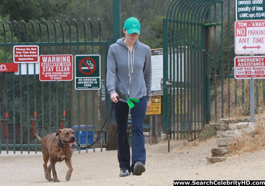 Jessica biel - ass candids at runyon canyon - celebrity