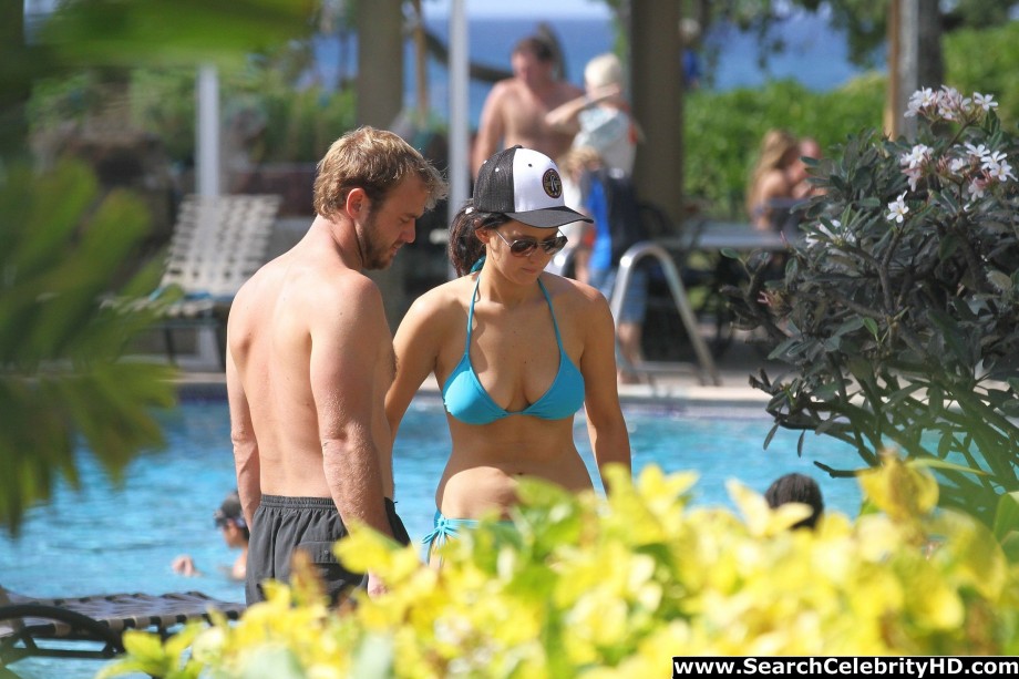 Jennifer lawrence - bikini candids in hawaii - celebrity