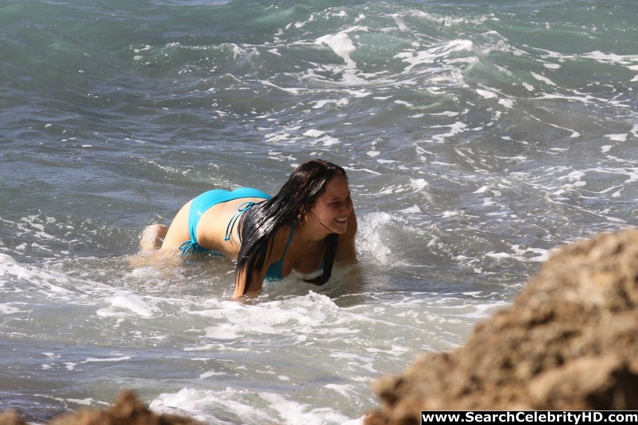 Jennifer lawrence - bikini candids in hawaii - celebrity