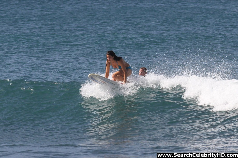 Jennifer lawrence - bikini candids in hawaii - celebrity