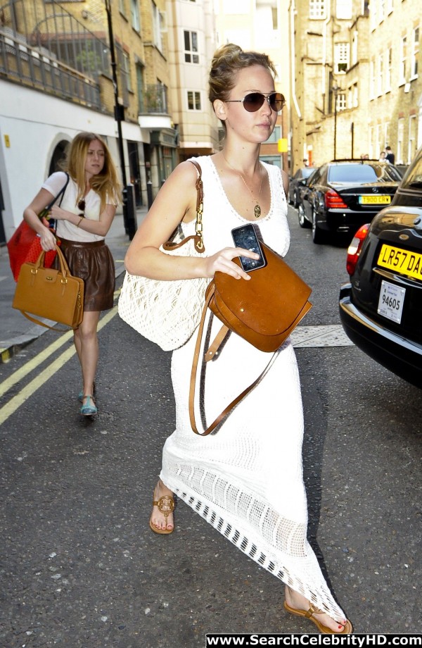 Jennifer lawrence - braless candids in london - celebrity