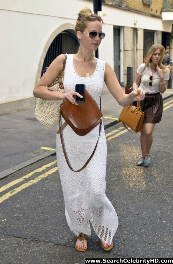 Jennifer lawrence - braless candids in london - celebrity