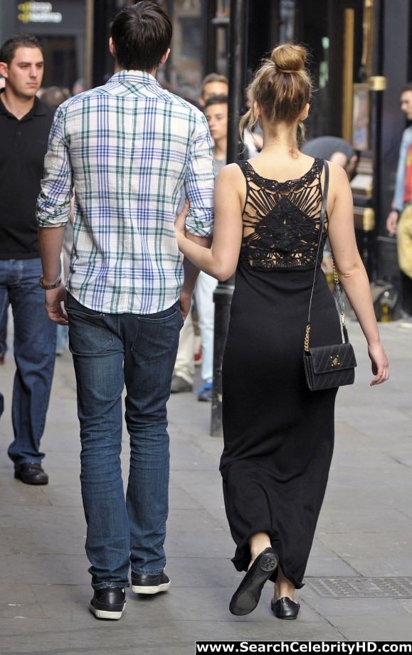 Jennifer lawrence - braless candids in london - celebrity