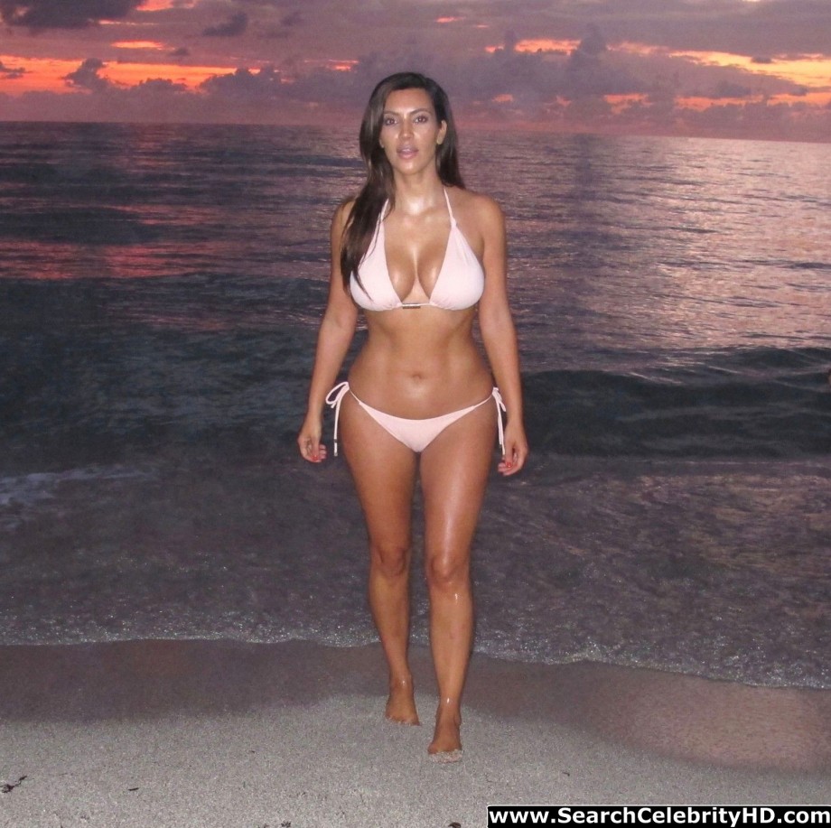 Kim kardashian - bikini candids in miami - celebrity