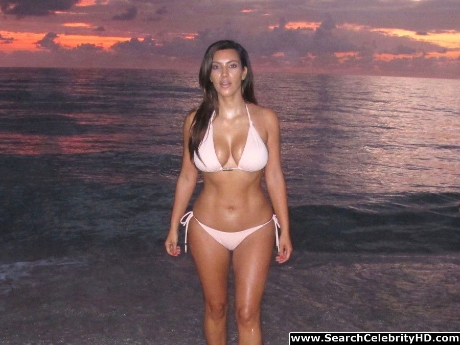 Kim kardashian - bikini candids in miami - celebrity