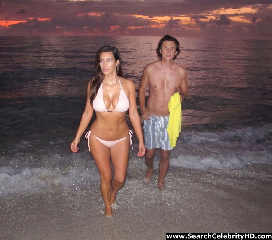 Kim kardashian - bikini candids in miami - celebrity