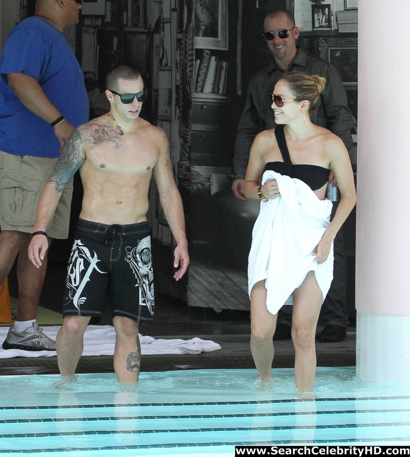 Jennifer lopez - bikini candids in miami - celebrity