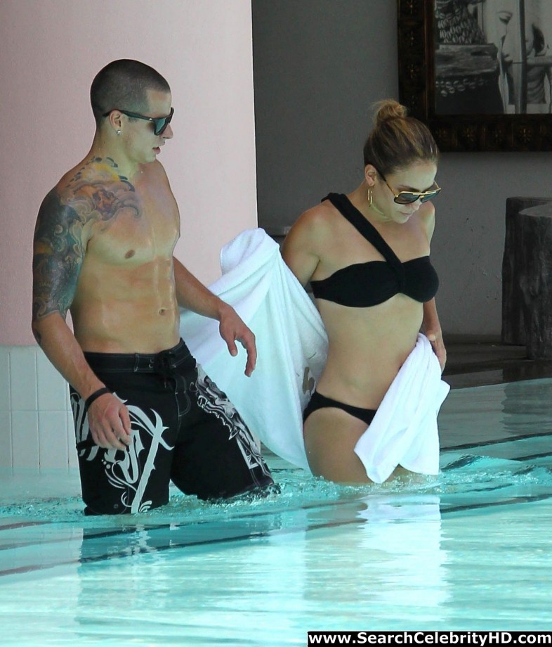 Jennifer lopez - bikini candids in miami - celebrity