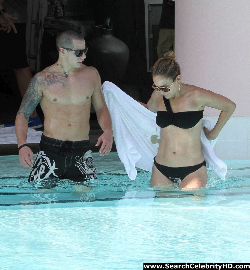 Jennifer lopez - bikini candids in miami - celebrity