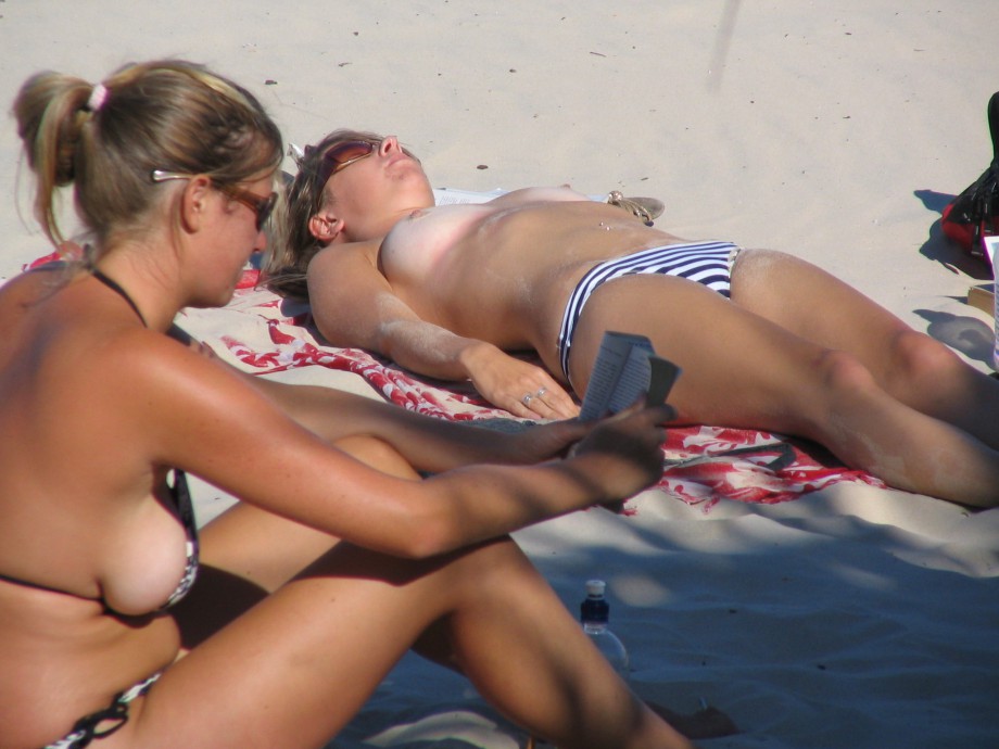 Amateur girls on beach 17
