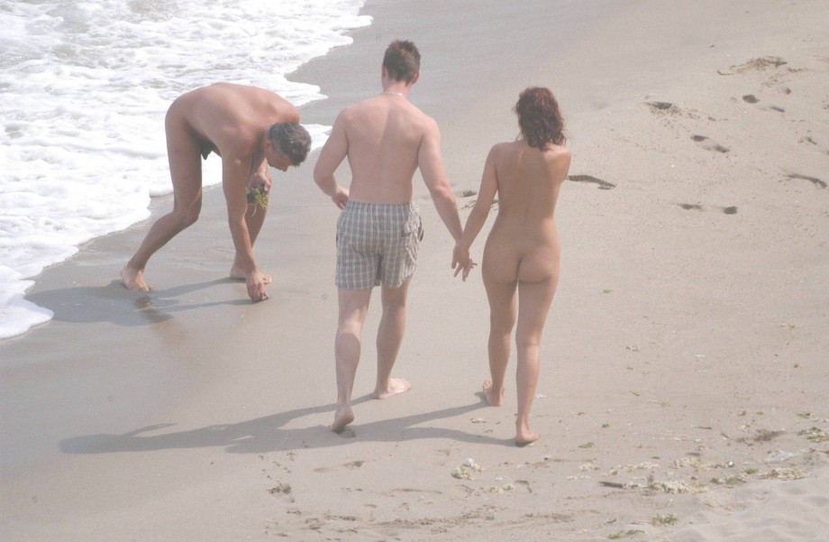 Amateur girls on beach 19