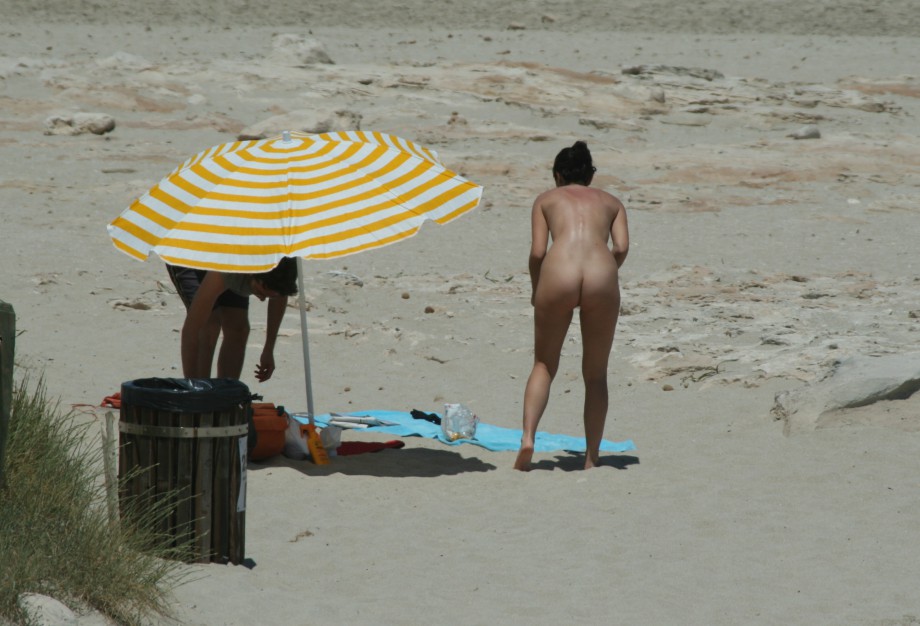 Amateur girls on beach 19
